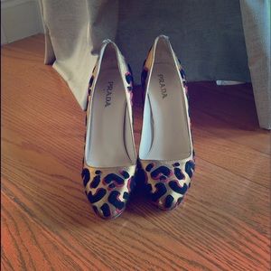 Gold black and red cheetah print leather pumps